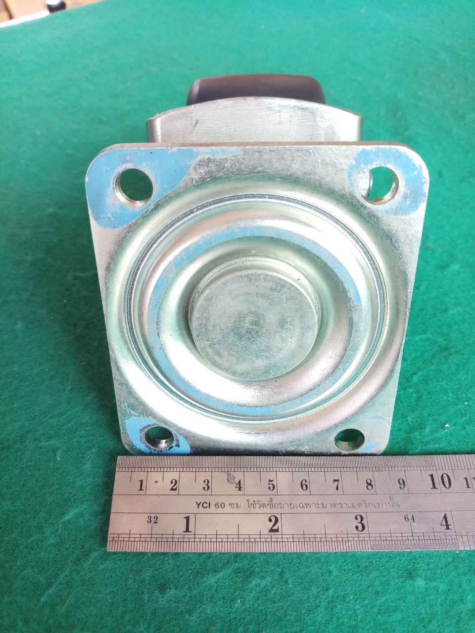 ลูกล้อ ขนาด 3 นิ้ว หน้ากว้างเกือบ 2 นิ้ว หมุนได้รอบ 4 ล้อ โครงล้อหนามาก รับน้ำหนักได้หลายร้อยโล สภาพสวยมาก ไม่มีสนิม ล้อลื่นดี จัดชุด 4 ล้อ ราคาชุดละ 500 บาท+90 ค่าส่ง มี 100 ชุดค่ะ