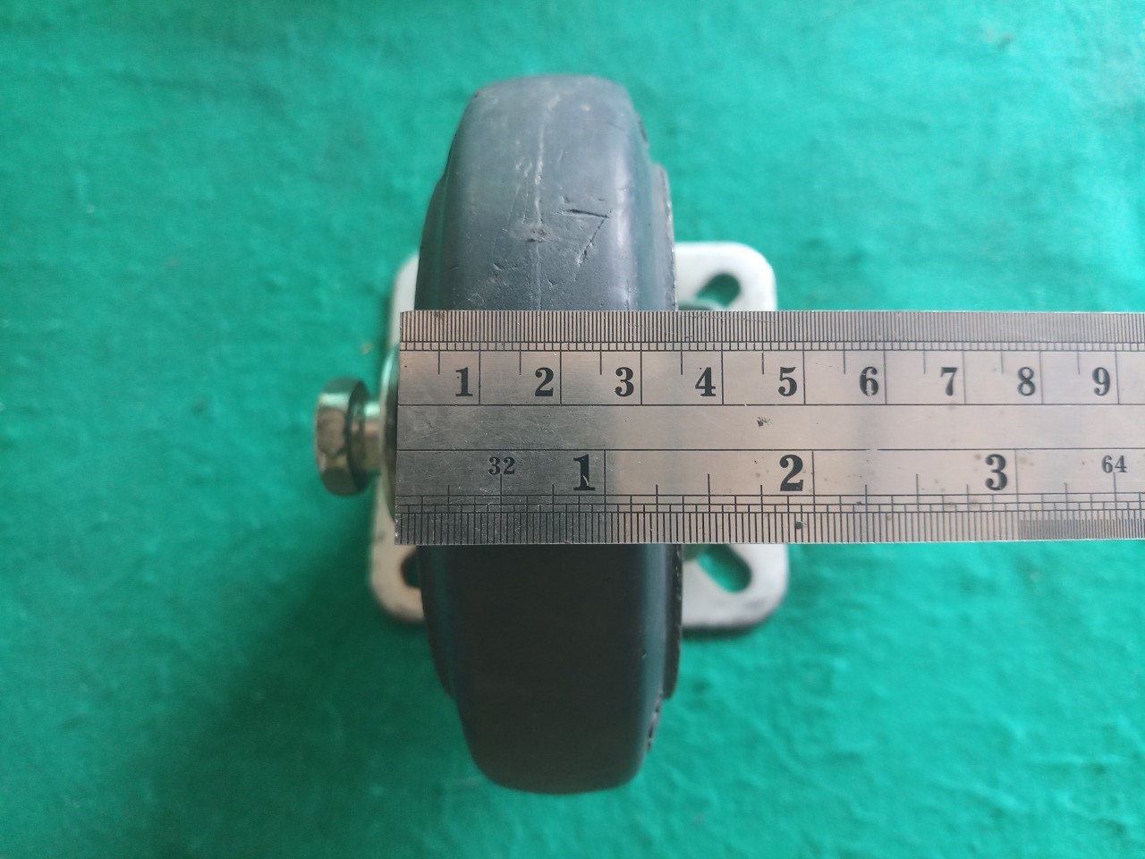 ลูกล้อ ขนาด 5 นิ้ว ยี่ห้อ HAMMER สูง 17 ซม. หมุนได้รอบ 4 ล้อ มีเบรก 2 ล้อ ล้อเป็นเนื้อยาง ใสนิ่มพื้นไม่เป็นรอย ยางดี โครงหนาแข็งแรง รับน้ำหนักได้ดี ราคาชุดละ 650 บาท+100 ค่าส่ง มี 8 ชุดค่ะ