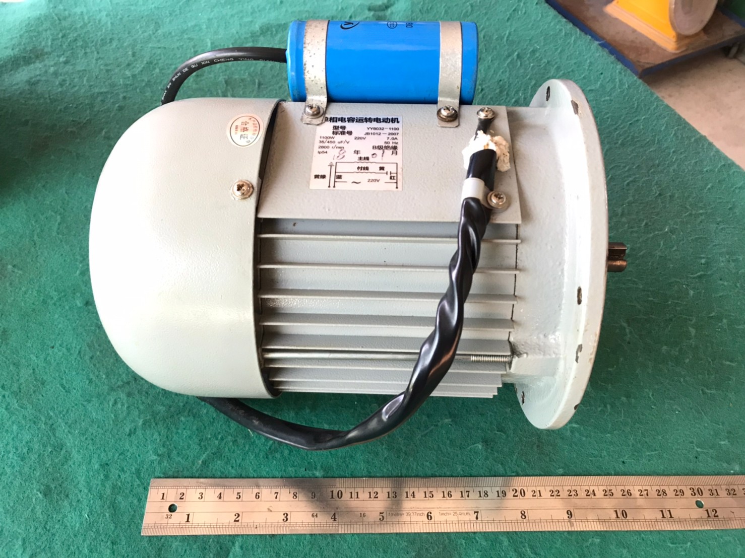 มอเตอร์ ขนาด 1100w ใช้ไฟ 220v ความเร็วรอบ 2800 รอบต่อนาที สภาพดี ราคา 2,500 บาทไม่รวมส่งค่ะ
