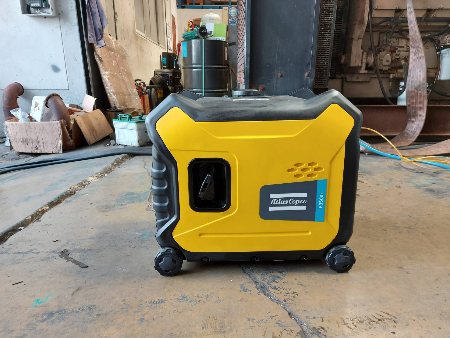 เครื่องปั่นไฟอินเวอทเตอร์ 3.3kw .ใช้แอร์12000บีทียู 1 เครื่อง รถบ้าน รถนอน นิยมมาก