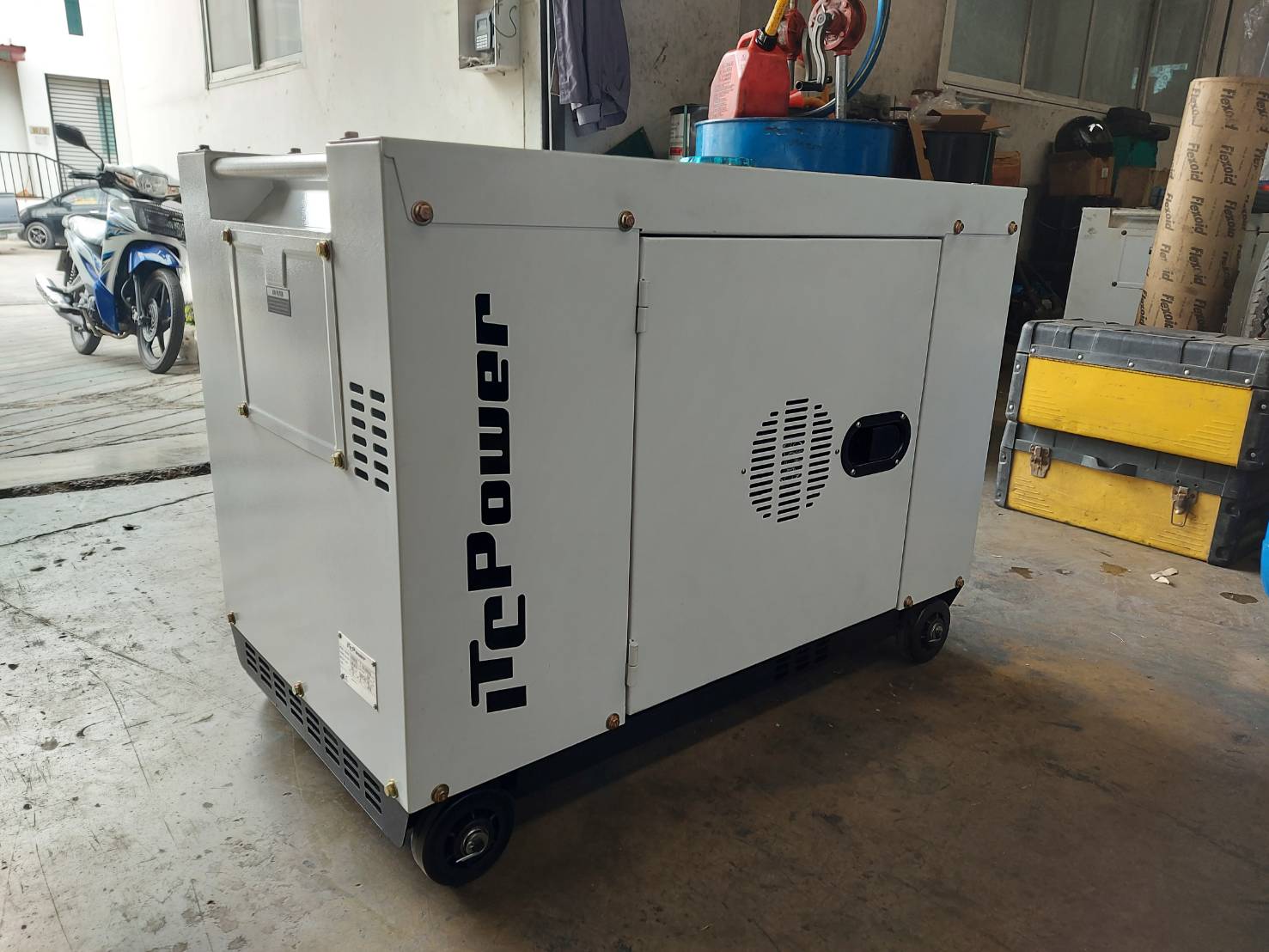 เครื่องปั่นไฟ ขนาด 6.3 KW 230V 1 เฟส ใช้กับเครื่องเชื่อมอินเวอสเตอร์ ปั้มน้ำ2แรง ใช้แอร์12000บีทียู เครื่องปั่นไฟ ขนาด 6.3 KW 230V 1 เฟส ใช้กับเครื่องเชื่อมอินเวอสเตอร์ ปั้มน้ำ2แรง ใช้แอร์12000บีทียู