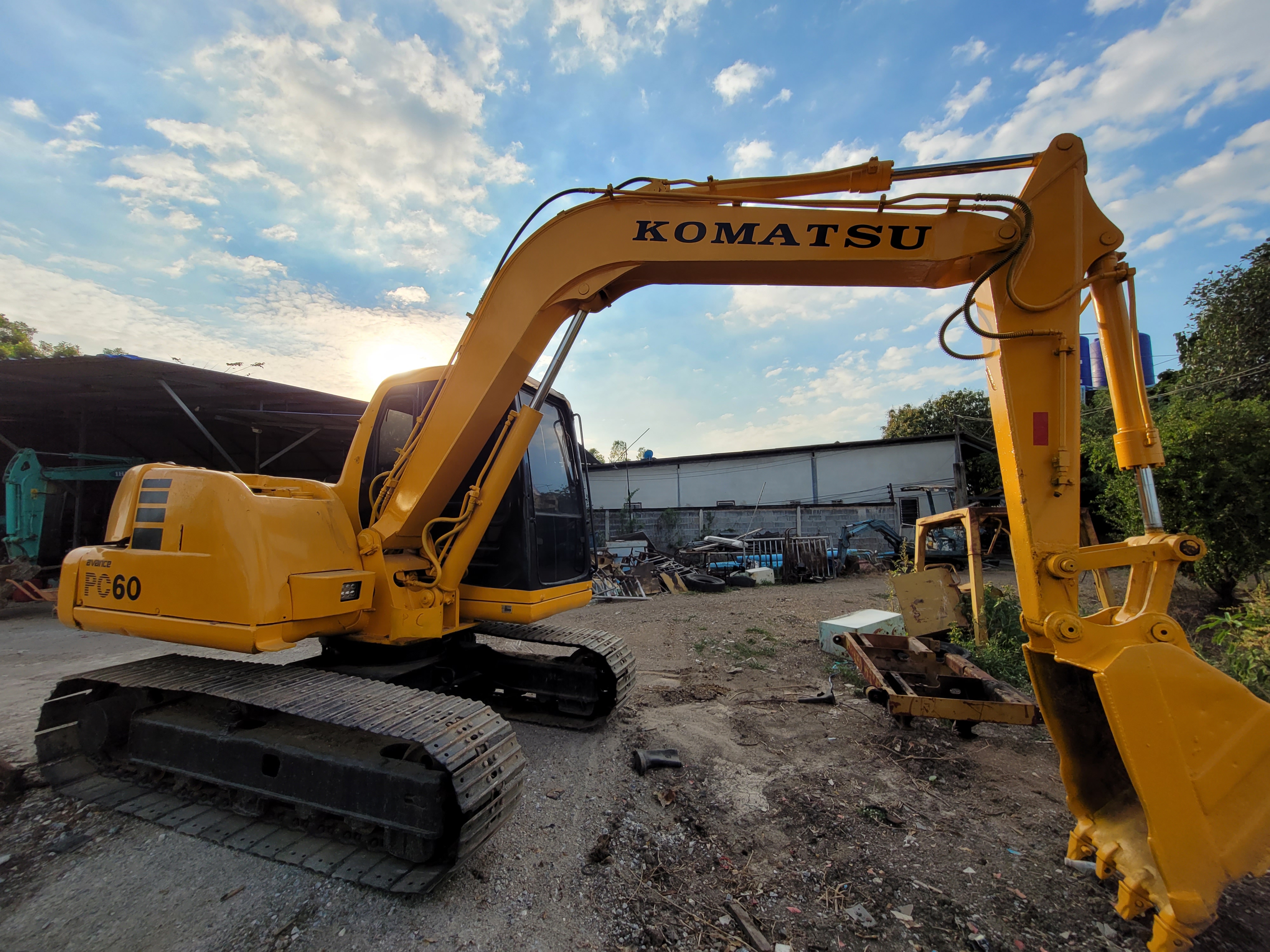 รถแบคโฮ KOMATSU PC60-7 รถเก่านอกนำเข้า มีวีดีโอให้ชม