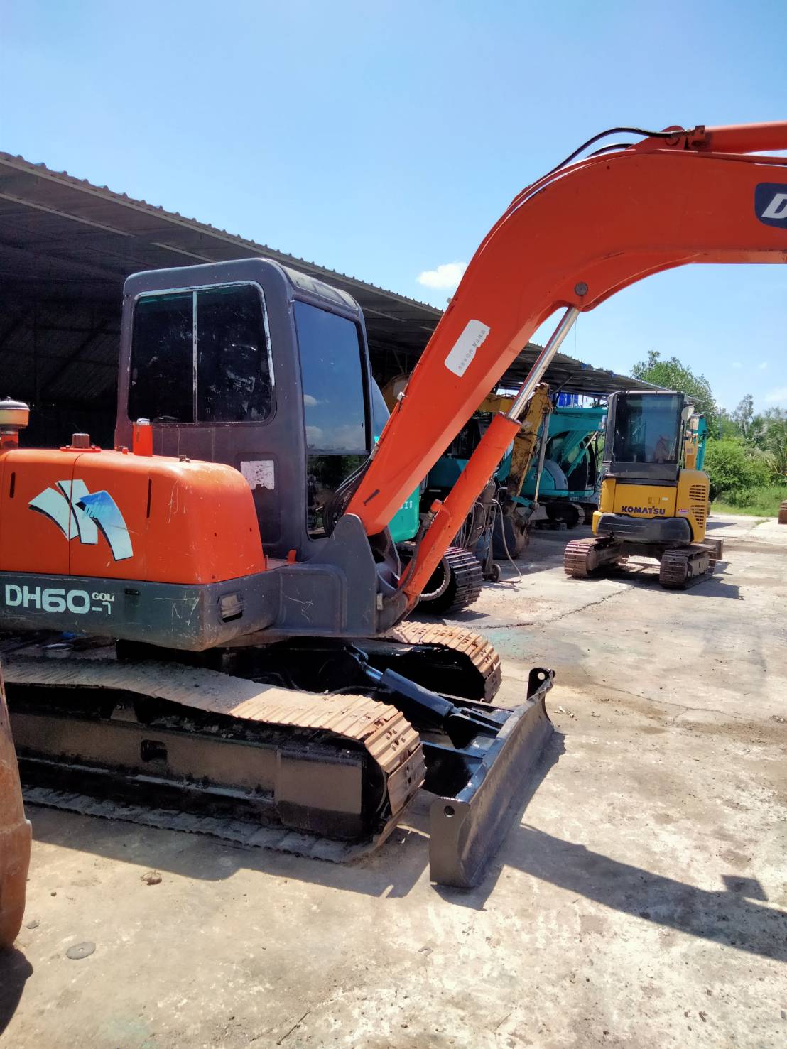 รถแบคโฮ DOOSAN DH60 รถนอกนำเข้า ไฟฟ้าครบ แอร์เย็น 
