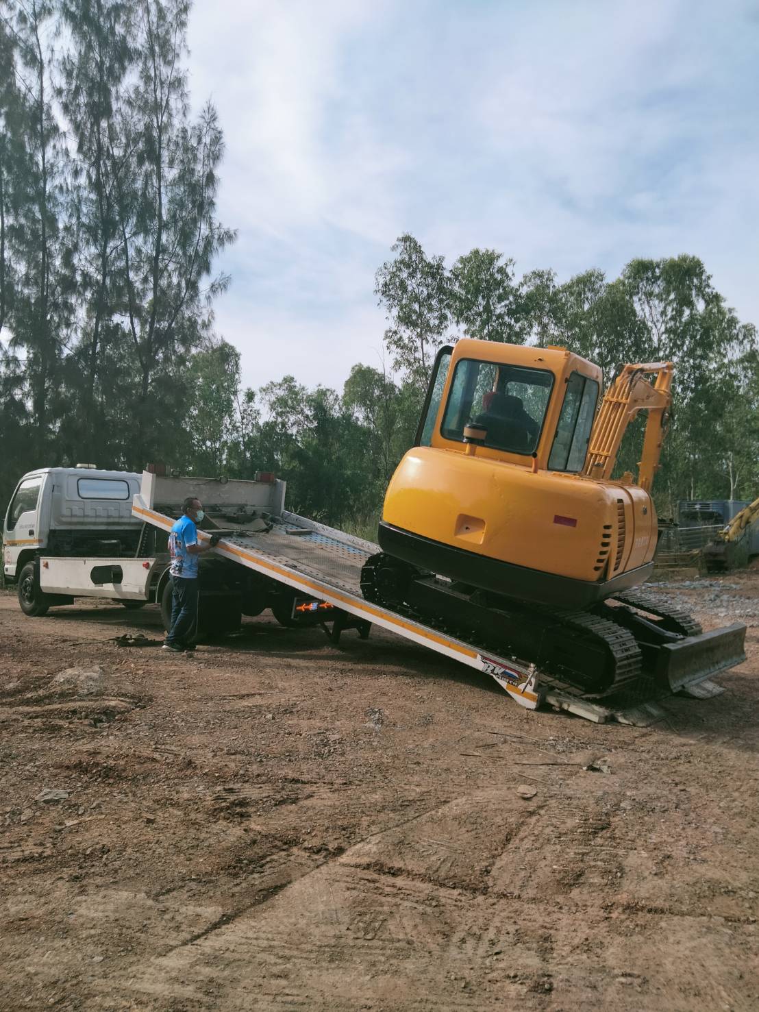 รถแบคโฮ HYUNDAI R60-7 รถนอกนำเข้า มีเอกสารใบอินวอยซ์