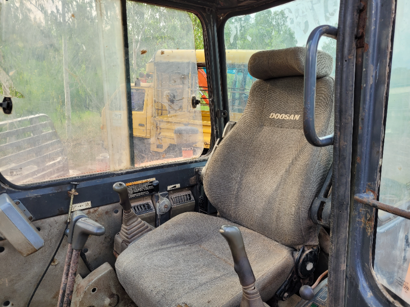 รถแบคโฮ DOOSAN DH55 รถเก่านอกนำเข้า มีเอกสารใบอินวอยซ์ รถแบคโฮ DOOSAN DH55 รถเก่านอกนำเข้า มีเอกสารใบอินวอยซ์