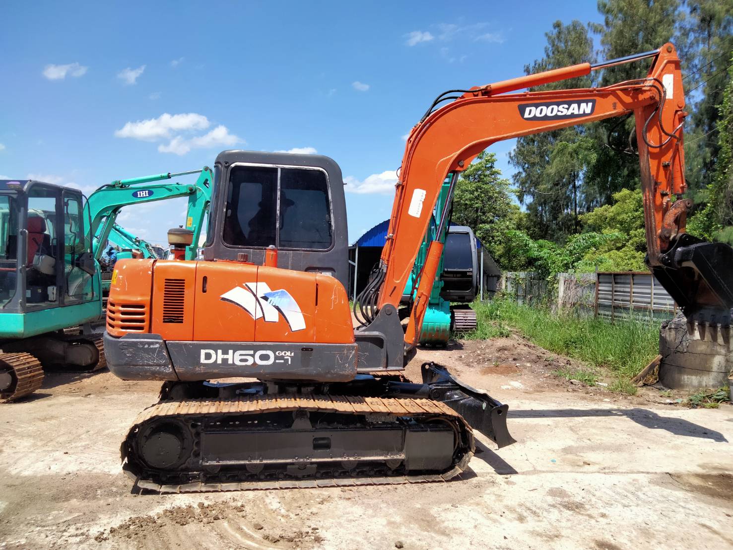 รถแบคโฮ DOOSAN DH60 รถนอกนำเข้า ไฟฟ้าครบ แอร์เย็น รถแบคโฮ DOOSAN DH60 รถนอกนำเข้า ไฟฟ้าครบ แอร์เย็น