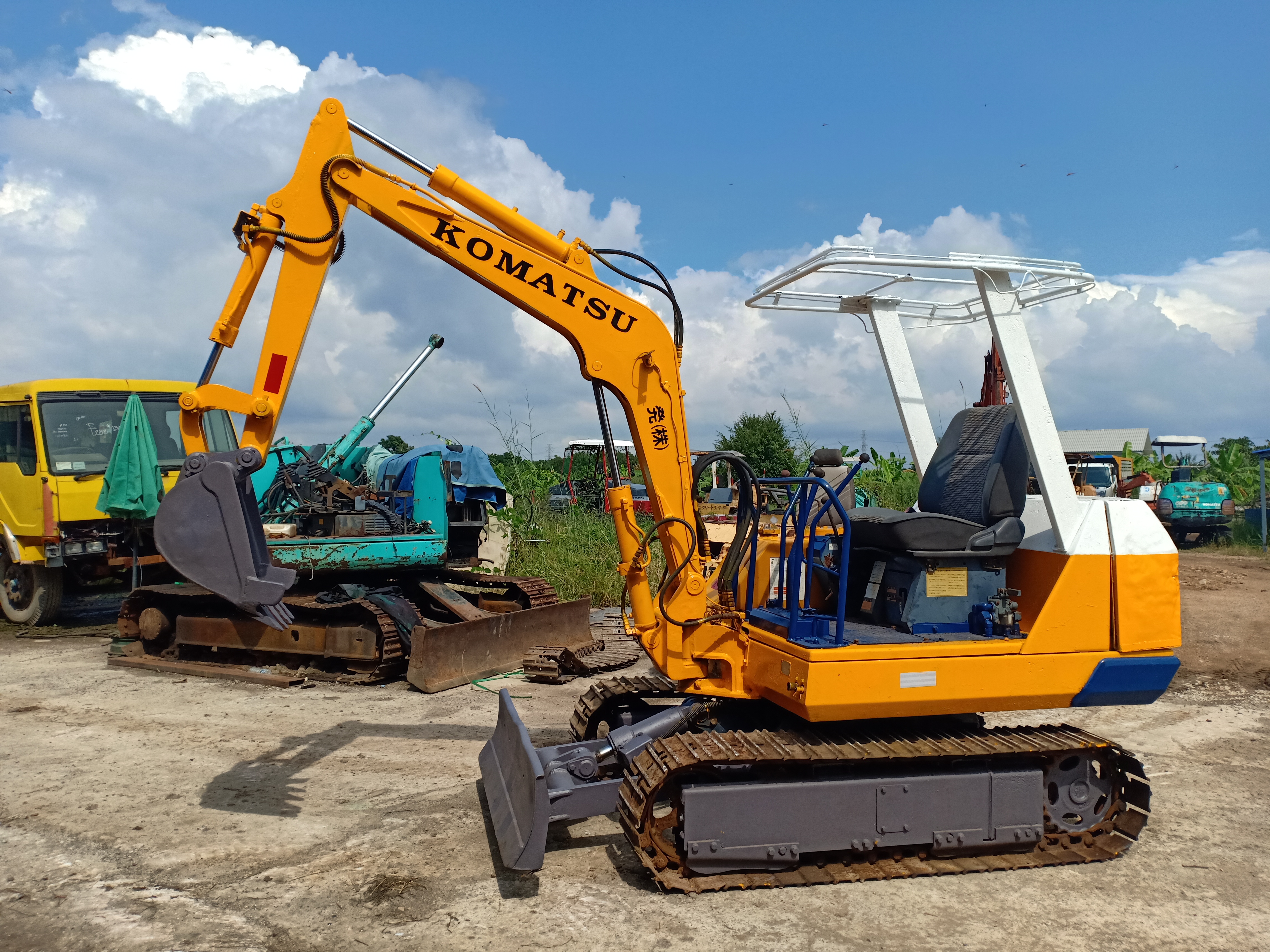 รถแบคโฮ KOMATSU PC20 ชม.การทำงาน 2,000+ ชม. มี VDO การทำงานให้ชม