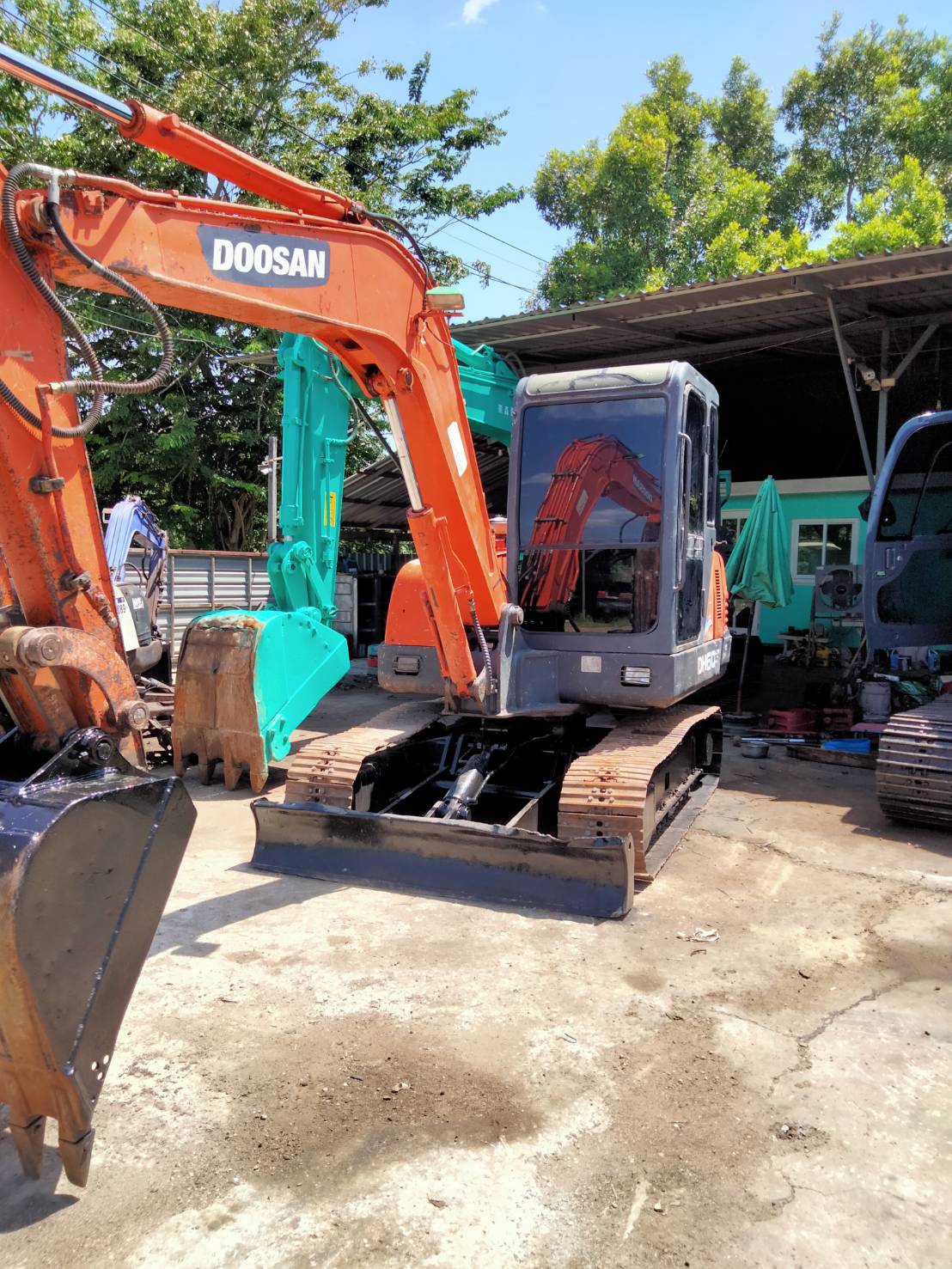 รถแบคโฮ DOOSAN DH60 รถนอกนำเข้า ไฟฟ้าครบ แอร์เย็น รถแบคโฮ DOOSAN DH60 รถนอกนำเข้า ไฟฟ้าครบ แอร์เย็น