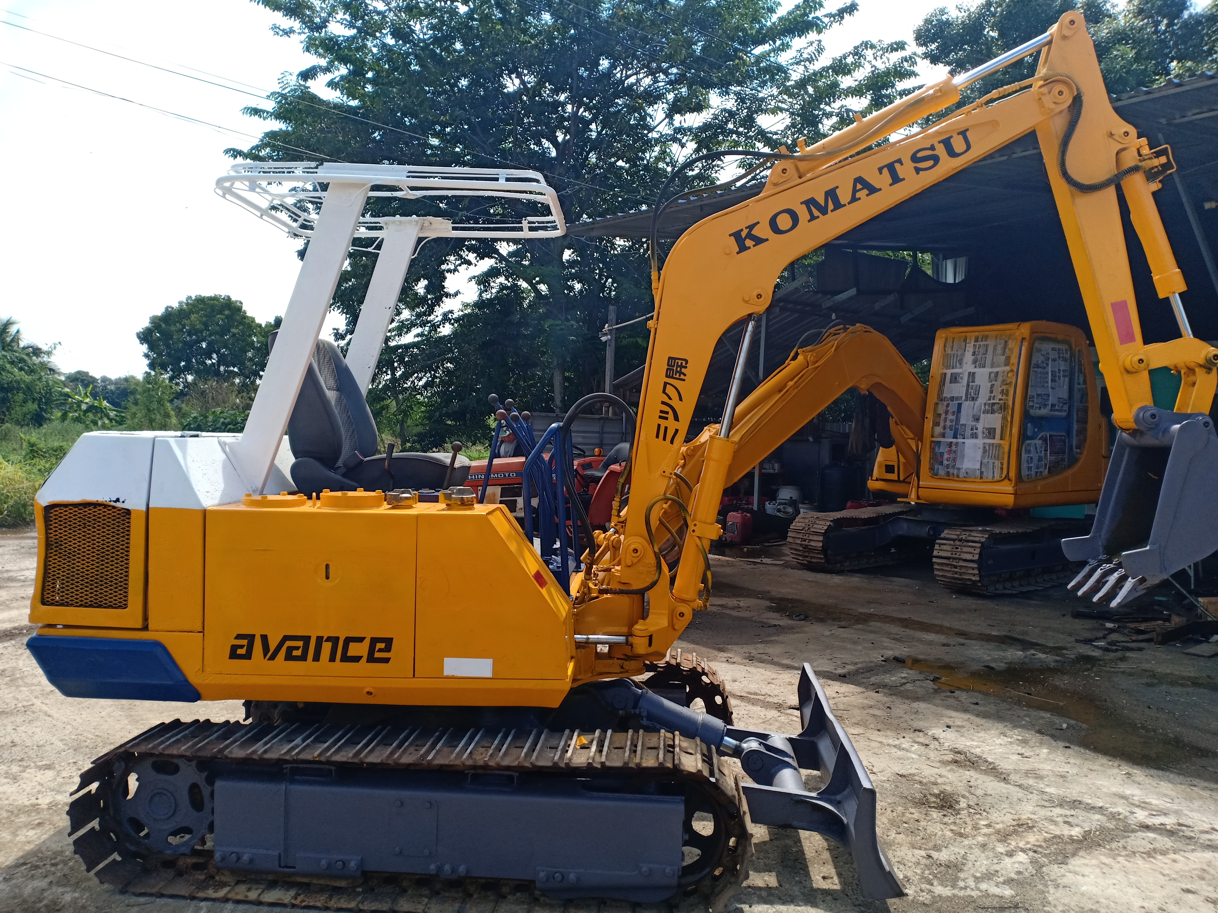 รถแบคโฮ KOMATSU PC20 ชม.การทำงาน 2,000+ ชม. มี VDO การทำงานให้ชม