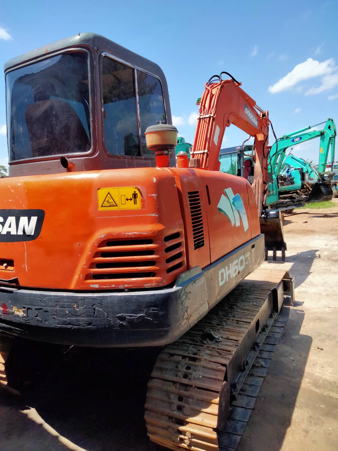 รถแบคโฮ DOOSAN DH60 รถนอกนำเข้า ไฟฟ้าครบ แอร์เย็น 