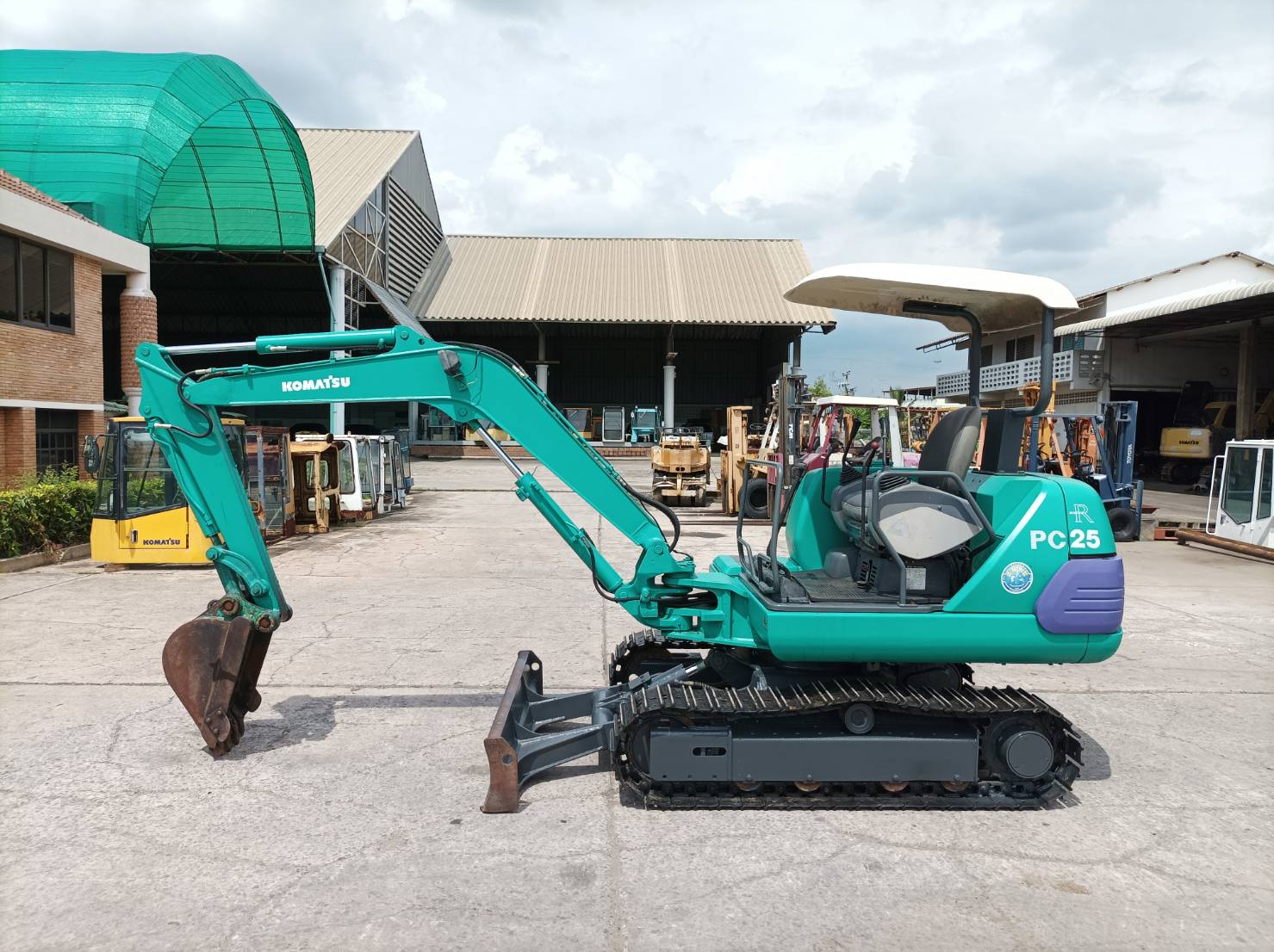 รถแบคโฮ KOMATSU PC25-7 รถนอกนำเข้า พร้อมใช้งาน