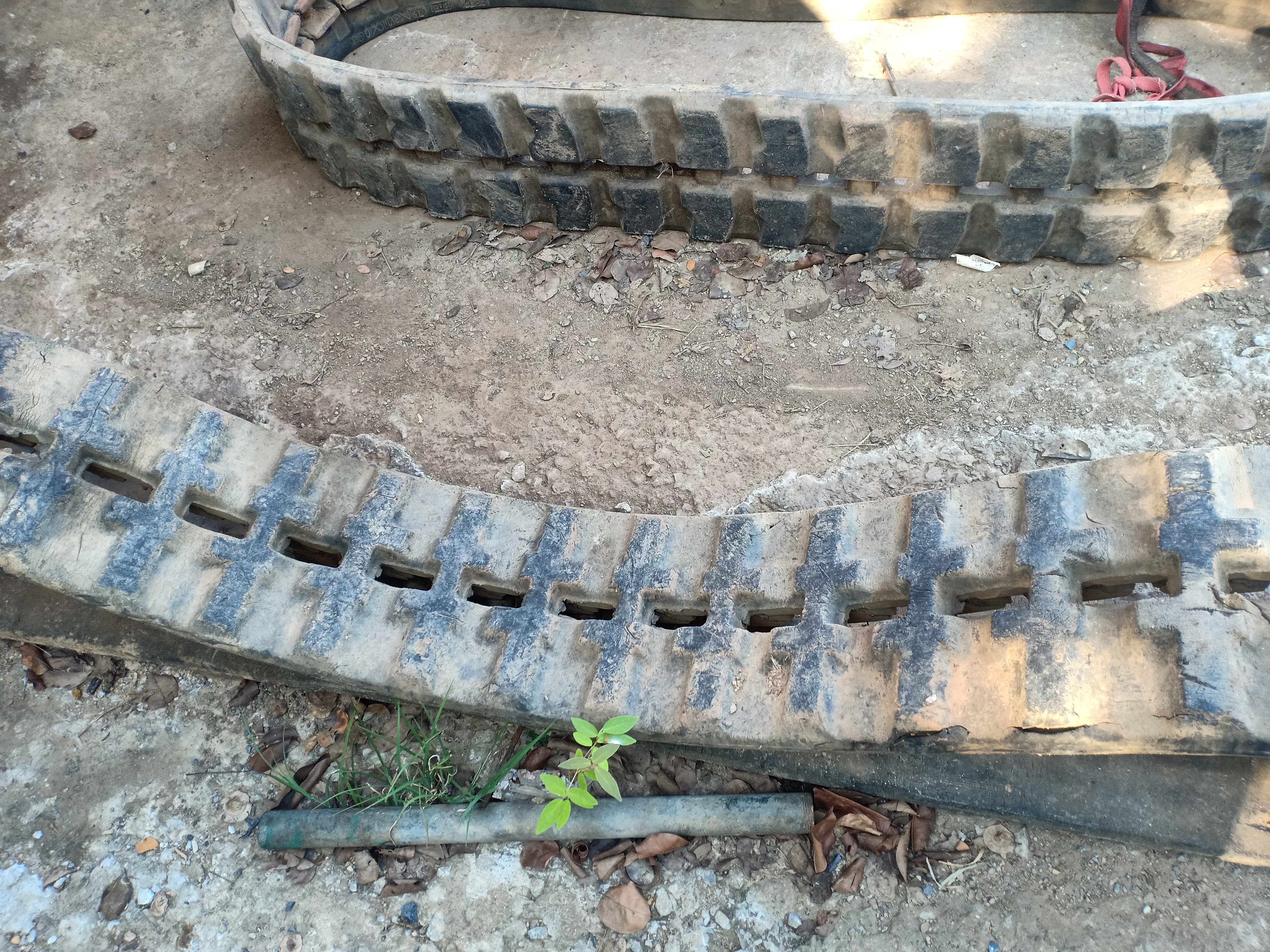 แทร็กยางสภาพดี สภาพสวย 37 ข้อ ใส่PC10, PC20 ได้ พร้อมใช้งาน แทร็กยางสภาพดี สภาพสวย 37 ข้อ ใส่PC10, PC20 ได้ พร้อมใช้งาน