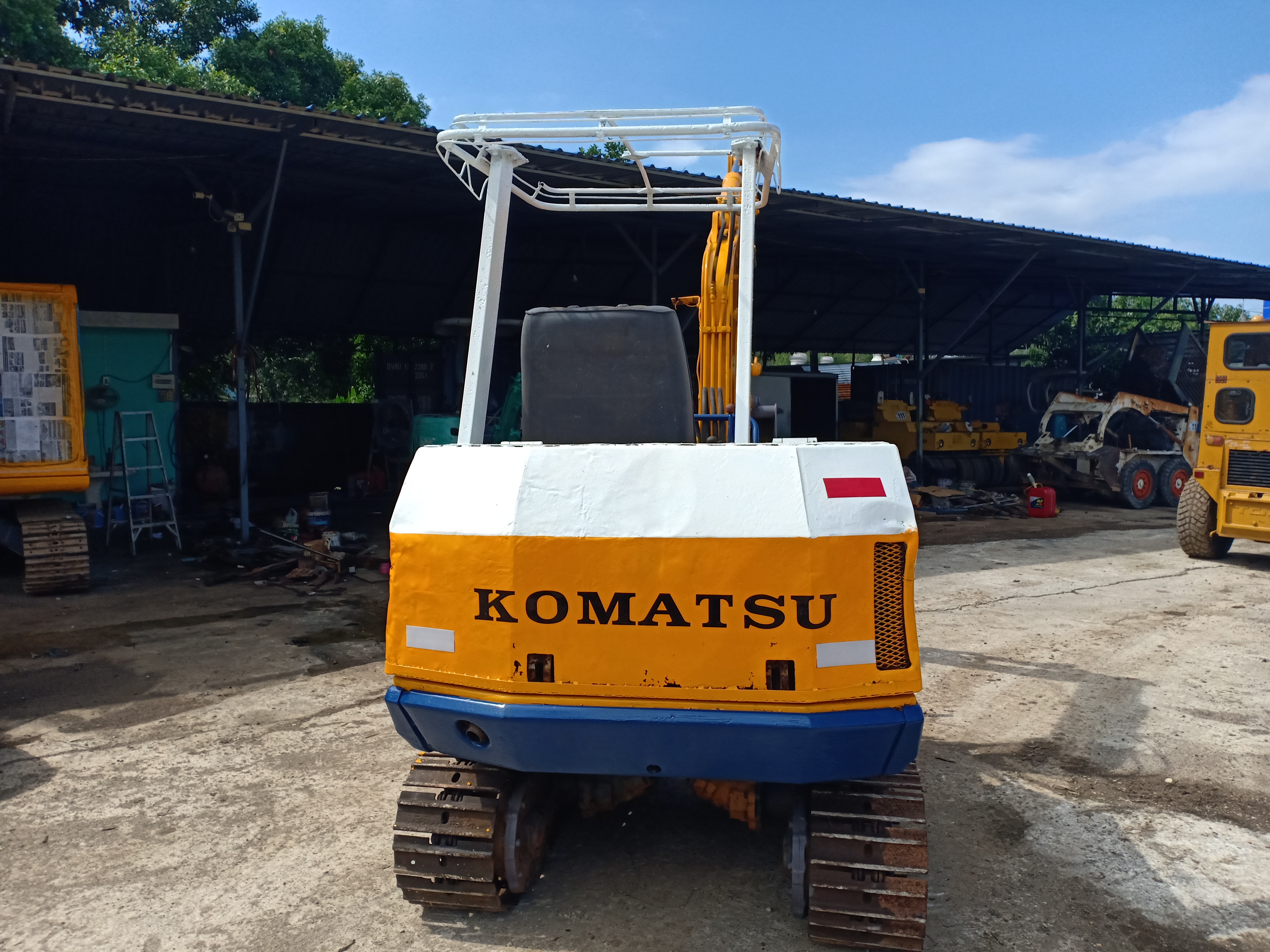 รถแบคโฮ KOMATSU PC20 ชม.การทำงาน 2,000+ ชม. มี VDO การทำงานให้ชม รถแบคโฮ KOMATSU PC20 ชม.การทำงาน 2,000+ ชม. มี VDO การทำงานให้ชม