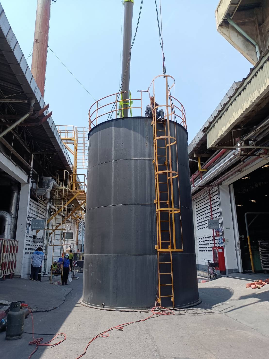 ถังน้ำมัน ขนาด 72000 ลิตรใหญ่ๆใครหาอยู่ไม่ผิดหวังแน่นอน