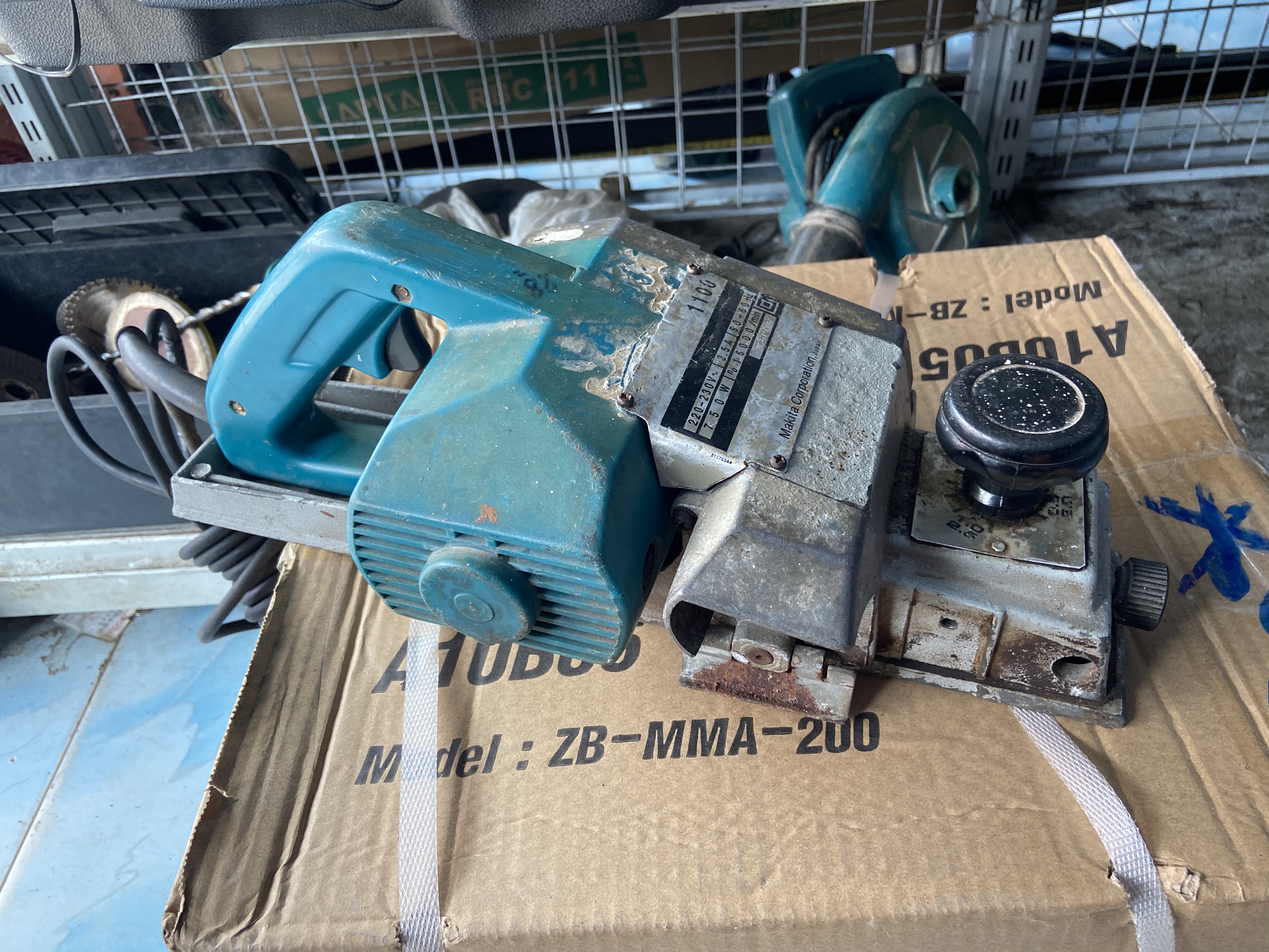 ขายกบไฟฟ้า 3” makita 1100 ขายกบไฟฟ้า 3” makita 1100