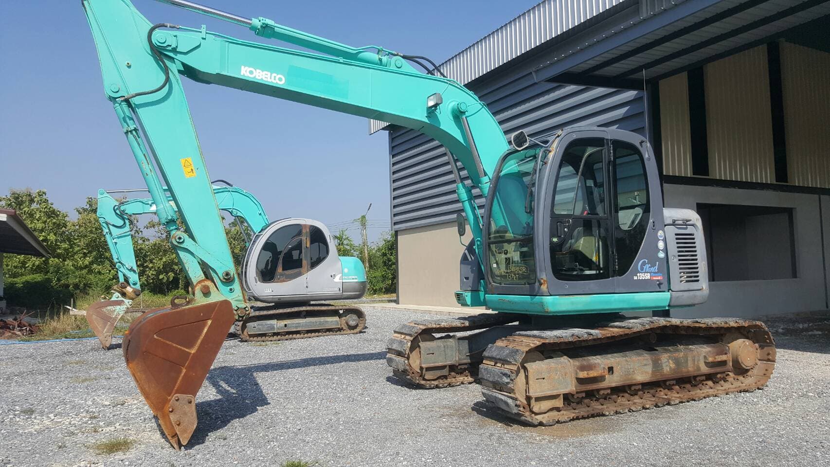 ขายรถขุดนำเข้าญี่ปุ่นKobelco SK135SR YY04 รถชั่วโมงน้อย3000กว่า สนใจติดต่อ 081-986-3811