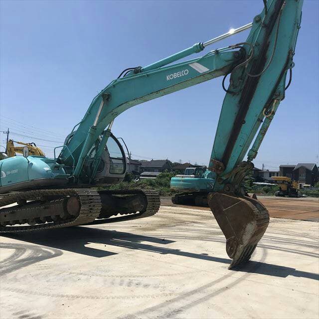 ขายรถขุดนำเข้าญี่ปุ่นKobelco SK200 markfivesuper สนใจติดต่อ 081-986-3811