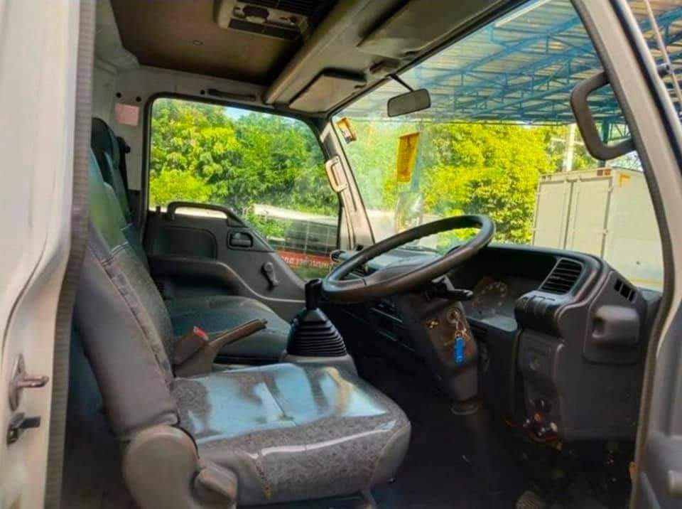 #ขายรถบรรทุกหกล้อกลาง 🚙  EURO2 ISUZU NQR 150แรงม้า **  🚙ตู้บรรทุกสามบานยาว 5.50 ม.*  ปี2550 ค่ะ 💰ราคา530000บาท* พร้อมใช้    ⚓*รถห้างแท้*  มีเล่มเอกสารพร้อมโอน    อุปกรณ์ต่างๆพร้อม แอร์เย็น *ตามรุ่น* 💰เงินสด  ราคามาคุยตกลงต่อรองกันได้นะคะ 💰เงินผ่อน มีไฟแนนซ์รองรับค่ะ