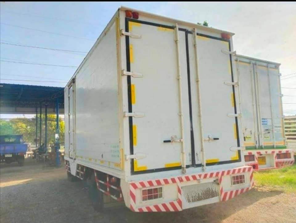 #ขายรถบรรทุกหกล้อกลาง 🚙  EURO2 ISUZU NQR 150แรงม้า **  🚙ตู้บรรทุกสามบานยาว 5.50 ม.*  ปี2550 ค่ะ 💰ราคา530000บาท* พร้อมใช้    ⚓*รถห้างแท้*  มีเล่มเอกสารพร้อมโอน    อุปกรณ์ต่างๆพร้อม แอร์เย็น *ตามรุ่น* 💰เงินสด  ราคามาคุยตกลงต่อรองกันได้นะคะ 💰เงินผ่อน มีไฟแนนซ์รองรับค่ะ