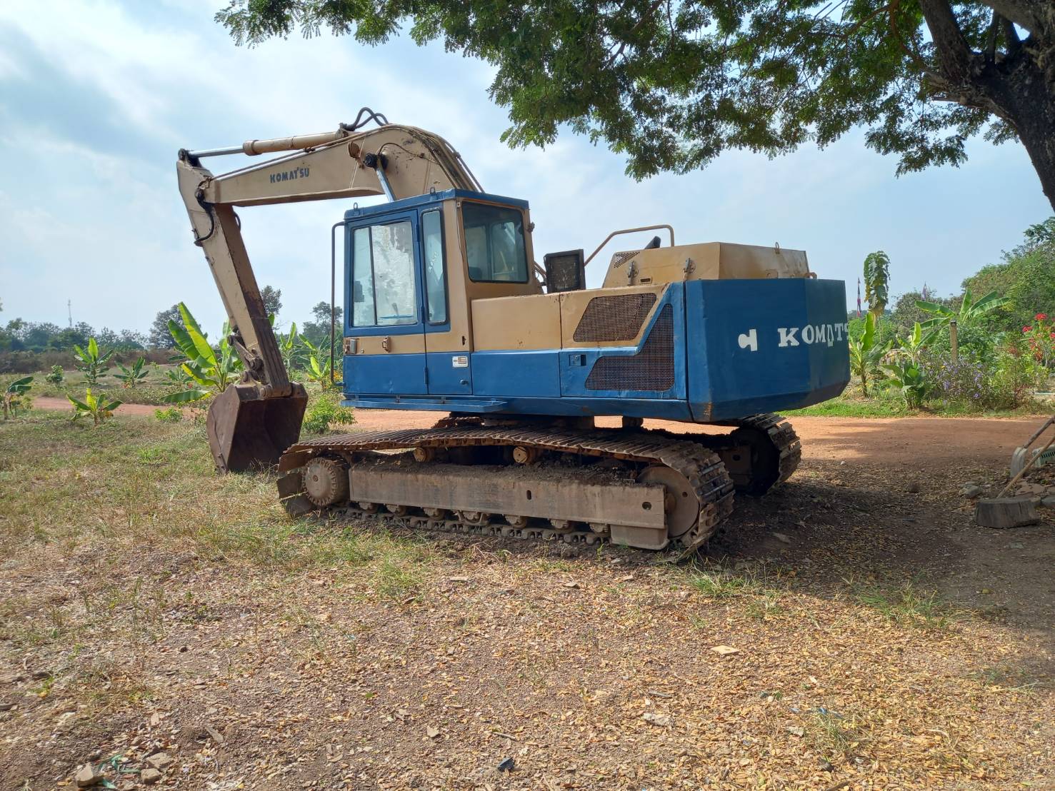 ขายแบคโฮ komatsu 200-3บอดีสวยๆพร้อมใช้ ขายแบคโฮ komatsu 200-3บอดีสวยๆพร้อมใช้