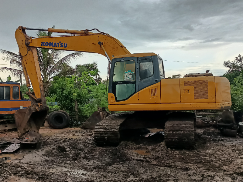 ขาย แบคโฮ komatsu 200-7ไฟฟ้าเต็ม เล่ม