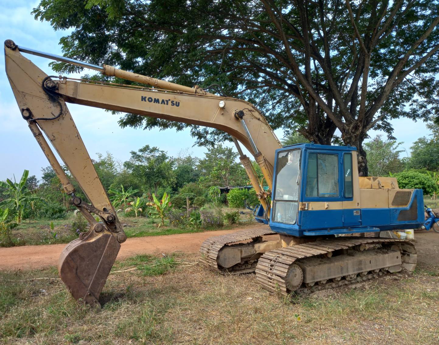 ขายแบคโฮ komatsu 200-3บอดีสวยๆพร้อมใช้
