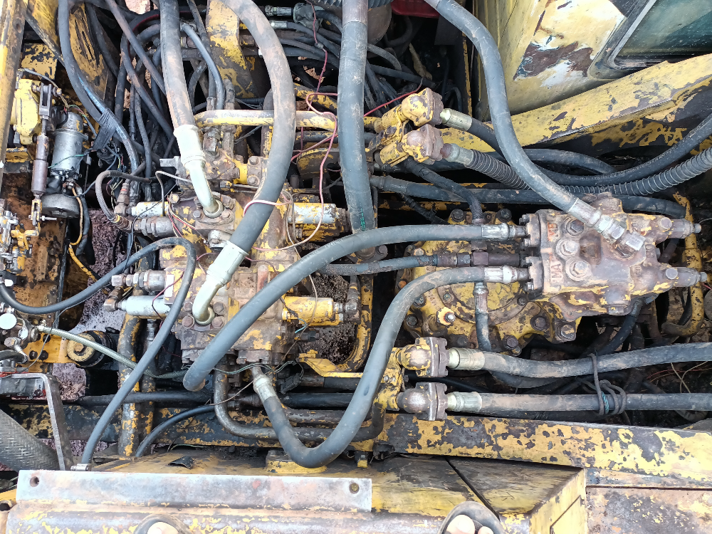 ขาย แบคโฮ komatsu 200-5 ไฟฟ้าเต็ม