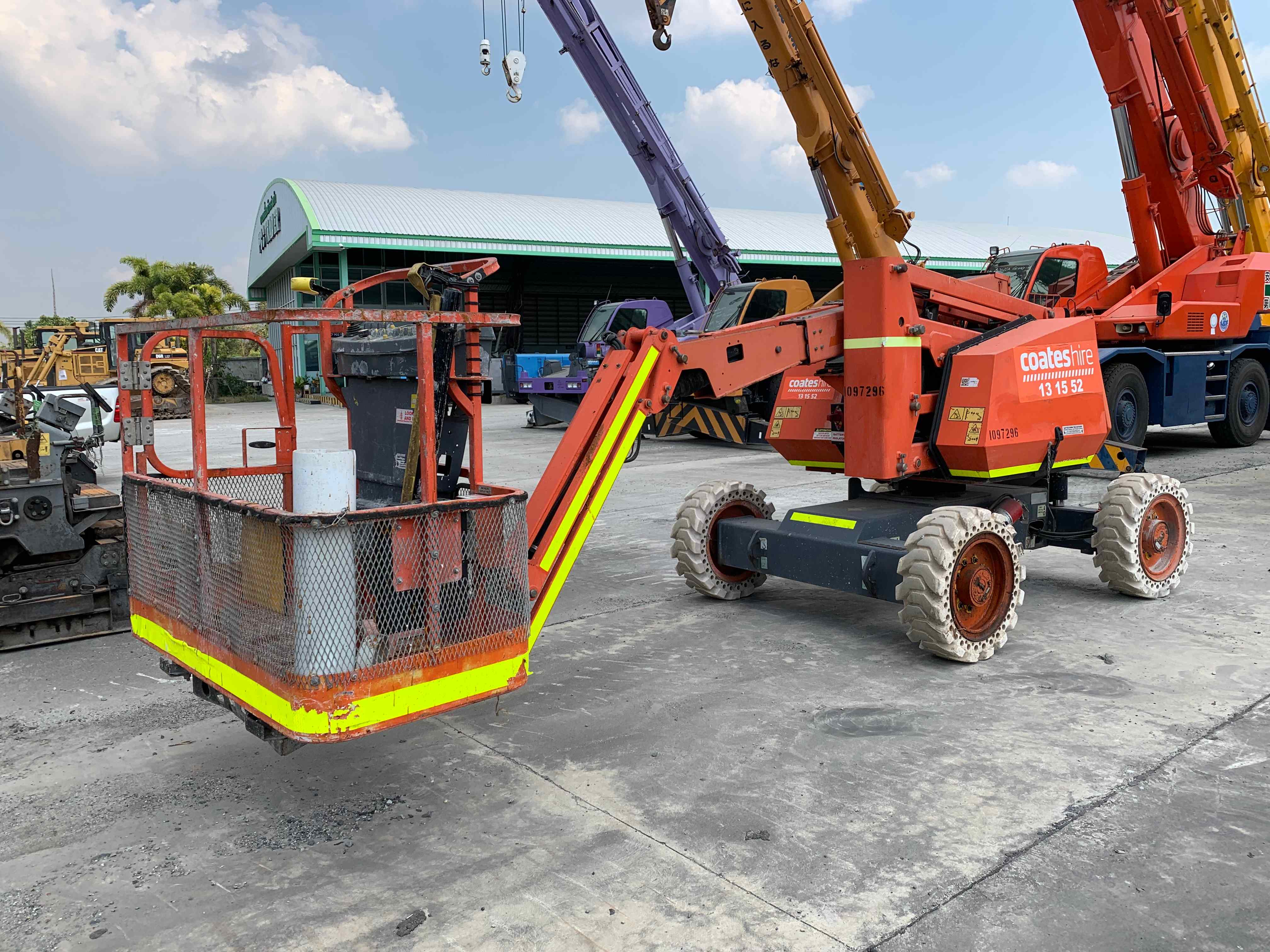 ลิฟต์กระเช้า JLG 340AJ Max working Height 12.3 เมตร บูมหักศอก สภาพสวยมาก นำเข้าจากอเมริกา