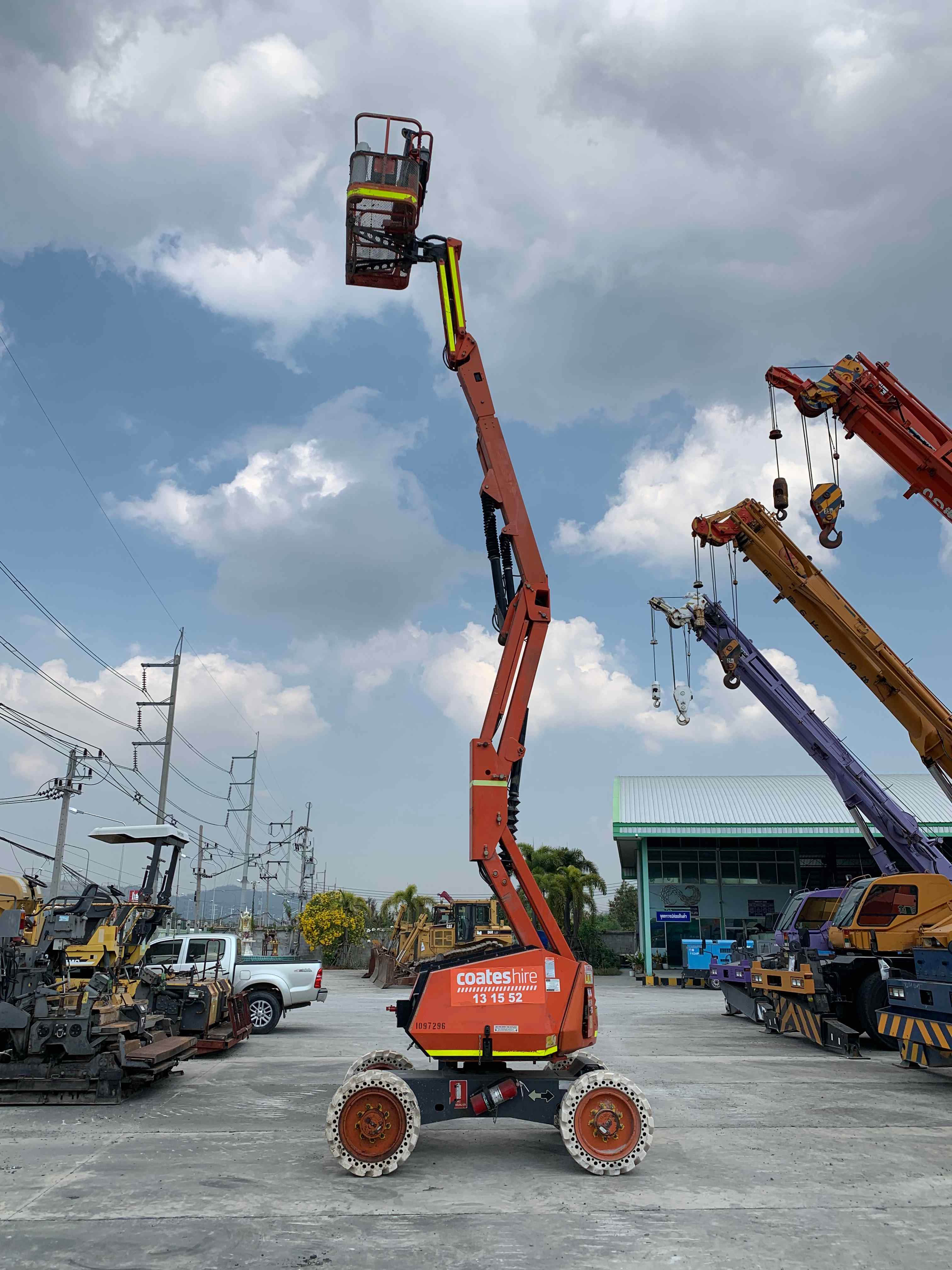 ลิฟต์กระเช้า JLG 340AJ Max working Height 12.3 เมตร บูมหักศอก สภาพสวยมาก นำเข้าจากอเมริกา