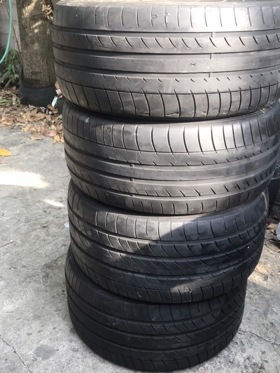 ยางรันแฟส 275/40 และ 315/35 ขอบ20 สวยๆ ชุดนี้ลดราคาเหลือ 3200 บาท ยางรันแฟส 275/40 และ 315/35 ขอบ20 สวยๆ ชุดนี้ลดราคาเหลือ 3200 บาท