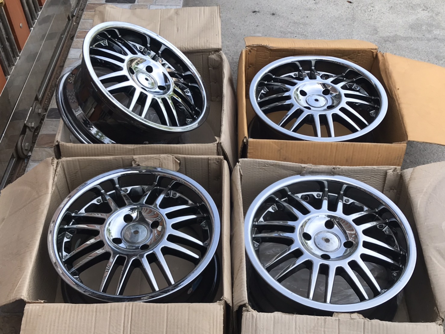 ล้อแม็ก ล้อใหม่ขอบ15นิ้ว4รู100 สวยๆ ชุดนี้ลดราคาเหลือ 3900 บาท ล้อแม็ก ล้อใหม่ขอบ15นิ้ว4รู100 สวยๆ ชุดนี้ลดราคาเหลือ 3900 บาท