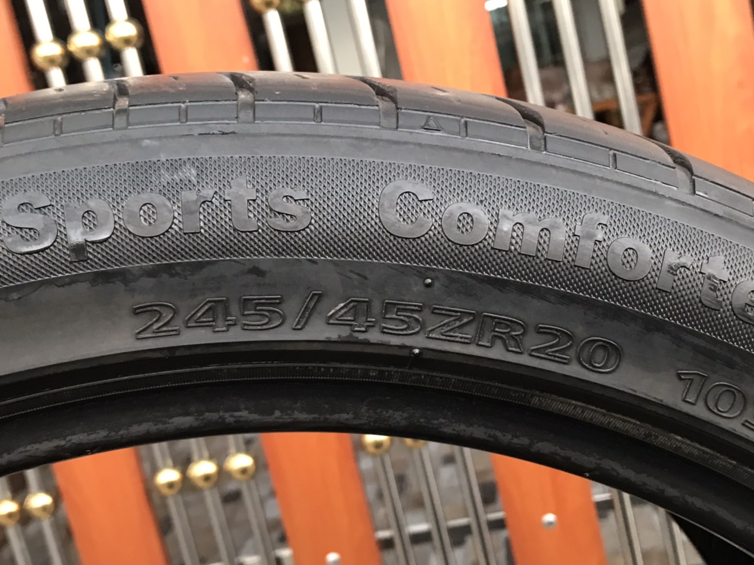 ยาง 245/45ZR20 ปี16 สวยๆ ชุดนี้ลดราคาเหลือ 1900 บาท ยาง 245/45ZR20 ปี16 สวยๆ ชุดนี้ลดราคาเหลือ 1900 บาท