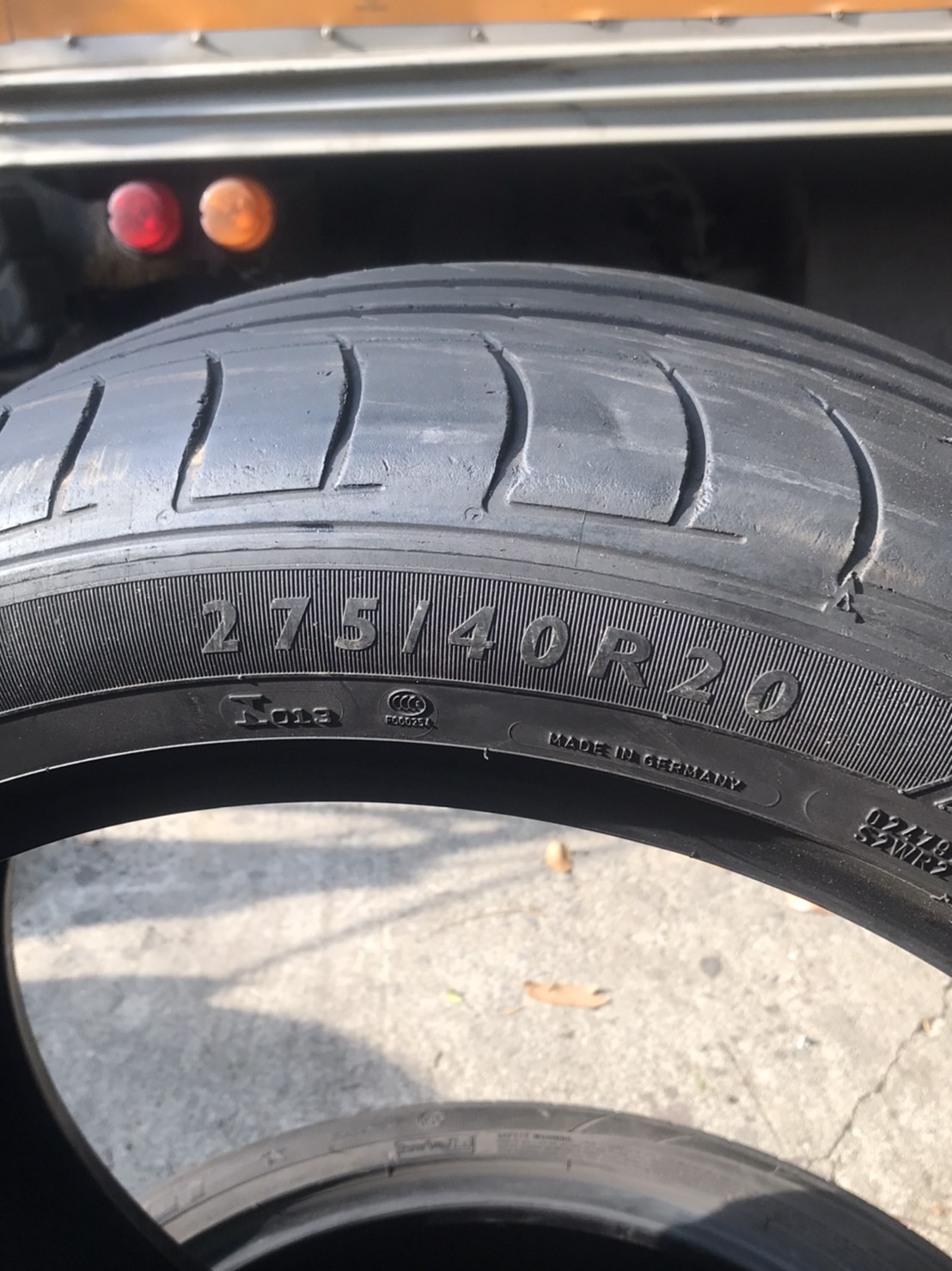 ยางรันแฟส 275/40 และ 315/35 ขอบ20 สวยๆ ชุดนี้ลดราคาเหลือ 3200 บาท ยางรันแฟส 275/40 และ 315/35 ขอบ20 สวยๆ ชุดนี้ลดราคาเหลือ 3200 บาท