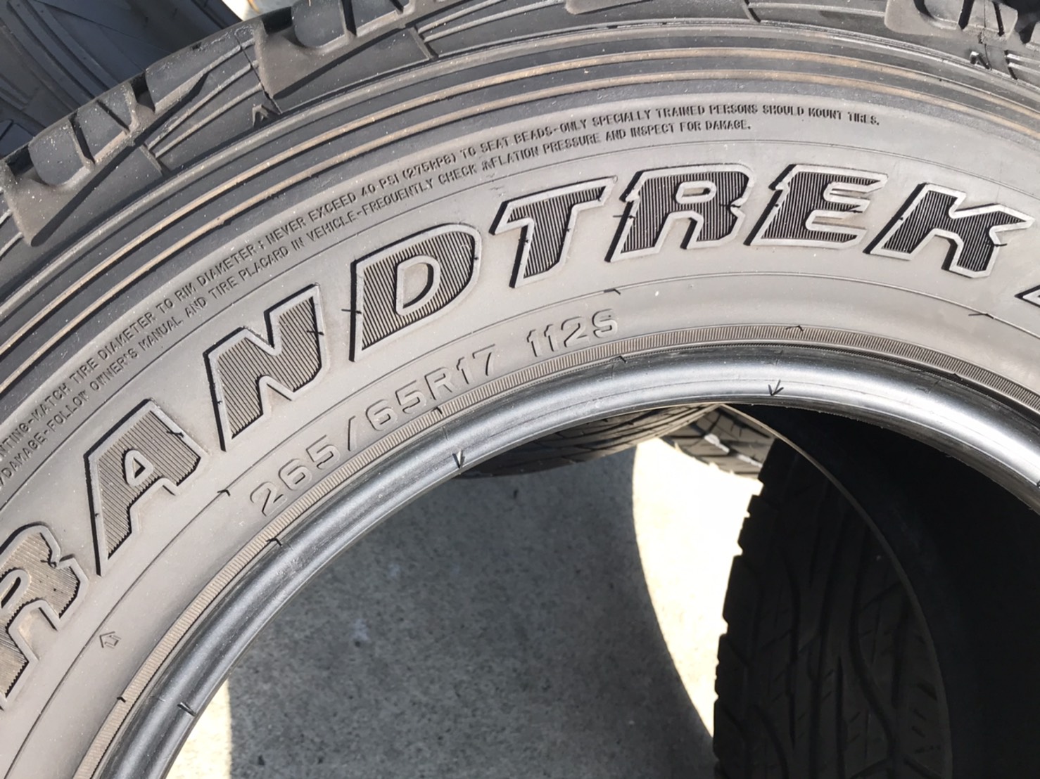 ยาง 265/65R17 ปี18 ดันลอป สภาพนางฟ้า ชุดนี้ลดราคาเหลือ 4700 บาท