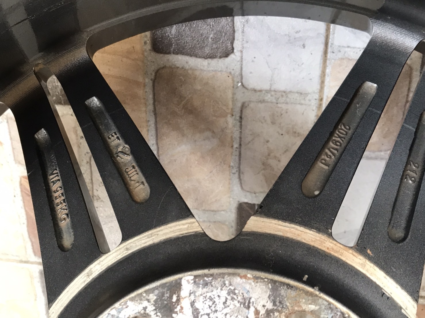 ล้อแม็กขอบ20นิ้ว6รู สวยๆ ชุดนี้ลดราคาเหลือ 7600 บาท ล้อแม็กขอบ20นิ้ว6รู สวยๆ ชุดนี้ลดราคาเหลือ 7600 บาท