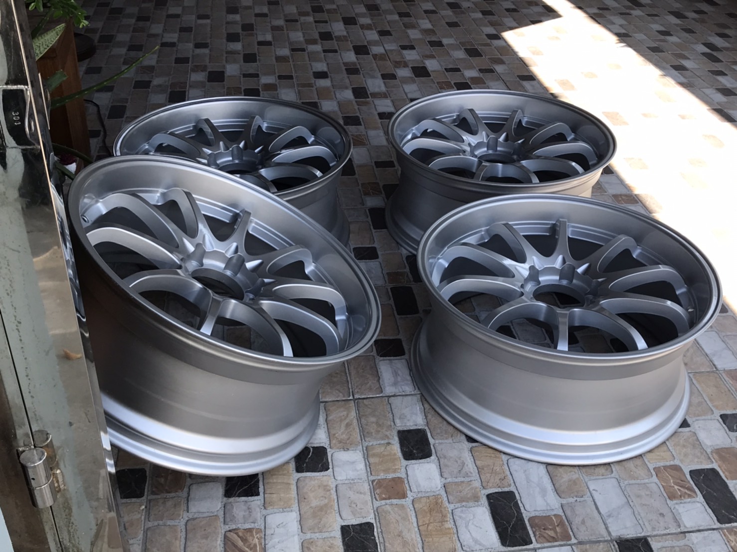 ล้อแม็กขอบ22นิ้ว6รูสวยๆ ชุดนี้ลดราคาเหลือ8900บาท ล้อแม็กขอบ22นิ้ว6รูสวยๆ ชุดนี้ลดราคาเหลือ8900บาท