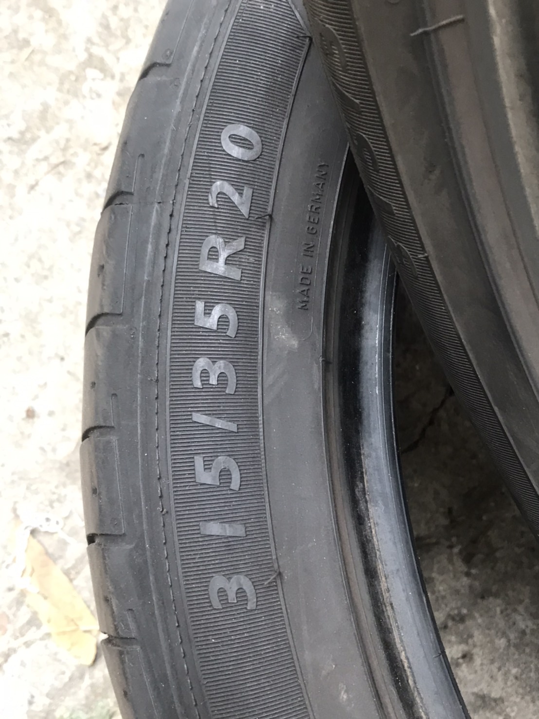 ยางรันแฟส 275/40 และ 315/35 ขอบ20 สวยๆ ชุดนี้ลดราคาเหลือ 3200 บาท ยางรันแฟส 275/40 และ 315/35 ขอบ20 สวยๆ ชุดนี้ลดราคาเหลือ 3200 บาท