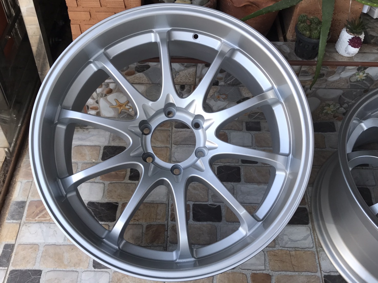 ล้อแม็กขอบ22นิ้ว6รูสวยๆ ชุดนี้ลดราคาเหลือ8900บาท ล้อแม็กขอบ22นิ้ว6รูสวยๆ ชุดนี้ลดราคาเหลือ8900บาท