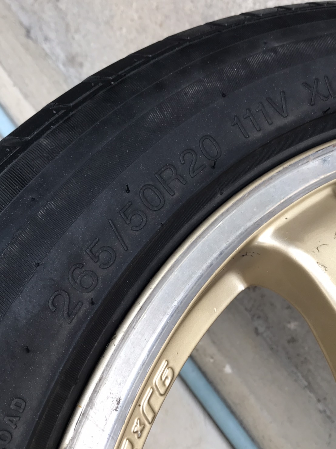 ล้อแม็กขอบ20นิ้ว6รู แถมยาง สวยๆ ชุดนี้ลดราคาเหลือ 6900 บาท ล้อแม็กขอบ20นิ้ว6รู แถมยาง สวยๆ ชุดนี้ลดราคาเหลือ 6900 บาท