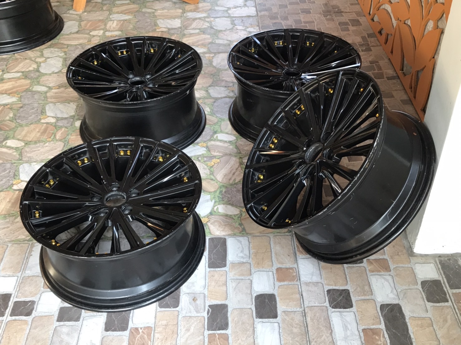 ล้อแม็กขอบ18นิ้ว5รู114 สวยๆ ชุดนี้ลดราคาเหลือ 6700 บาท