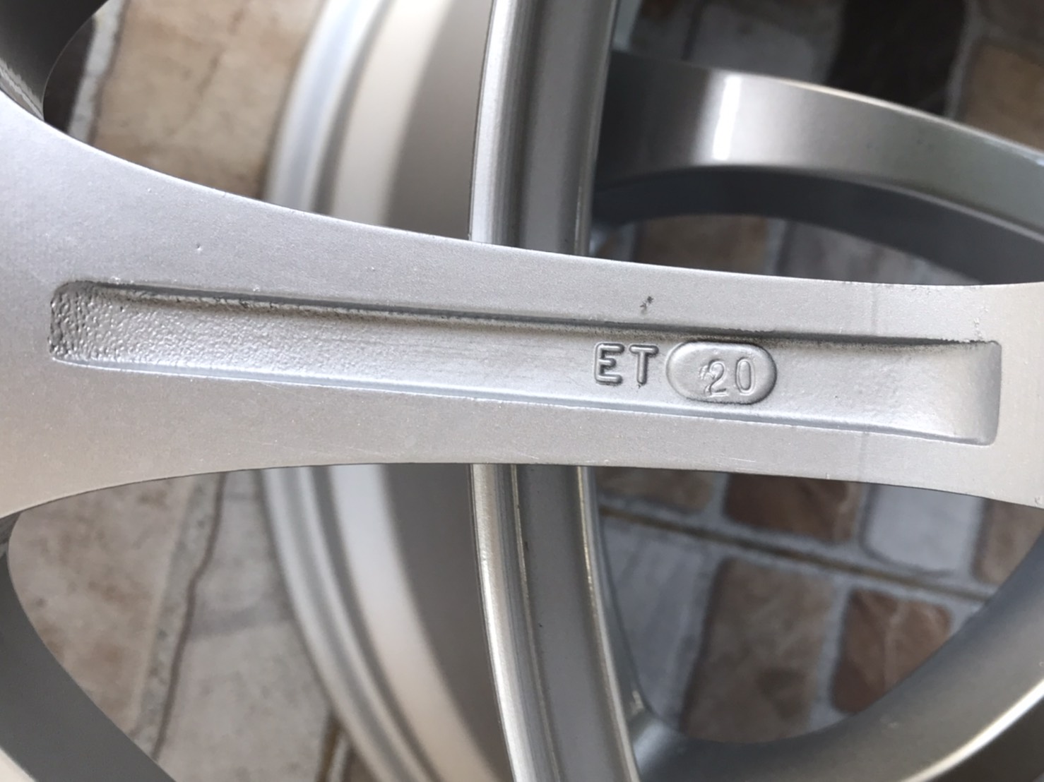 ล้อแม็กขอบ22นิ้ว6รูสวยๆ ชุดนี้ลดราคาเหลือ8900บาท ล้อแม็กขอบ22นิ้ว6รูสวยๆ ชุดนี้ลดราคาเหลือ8900บาท