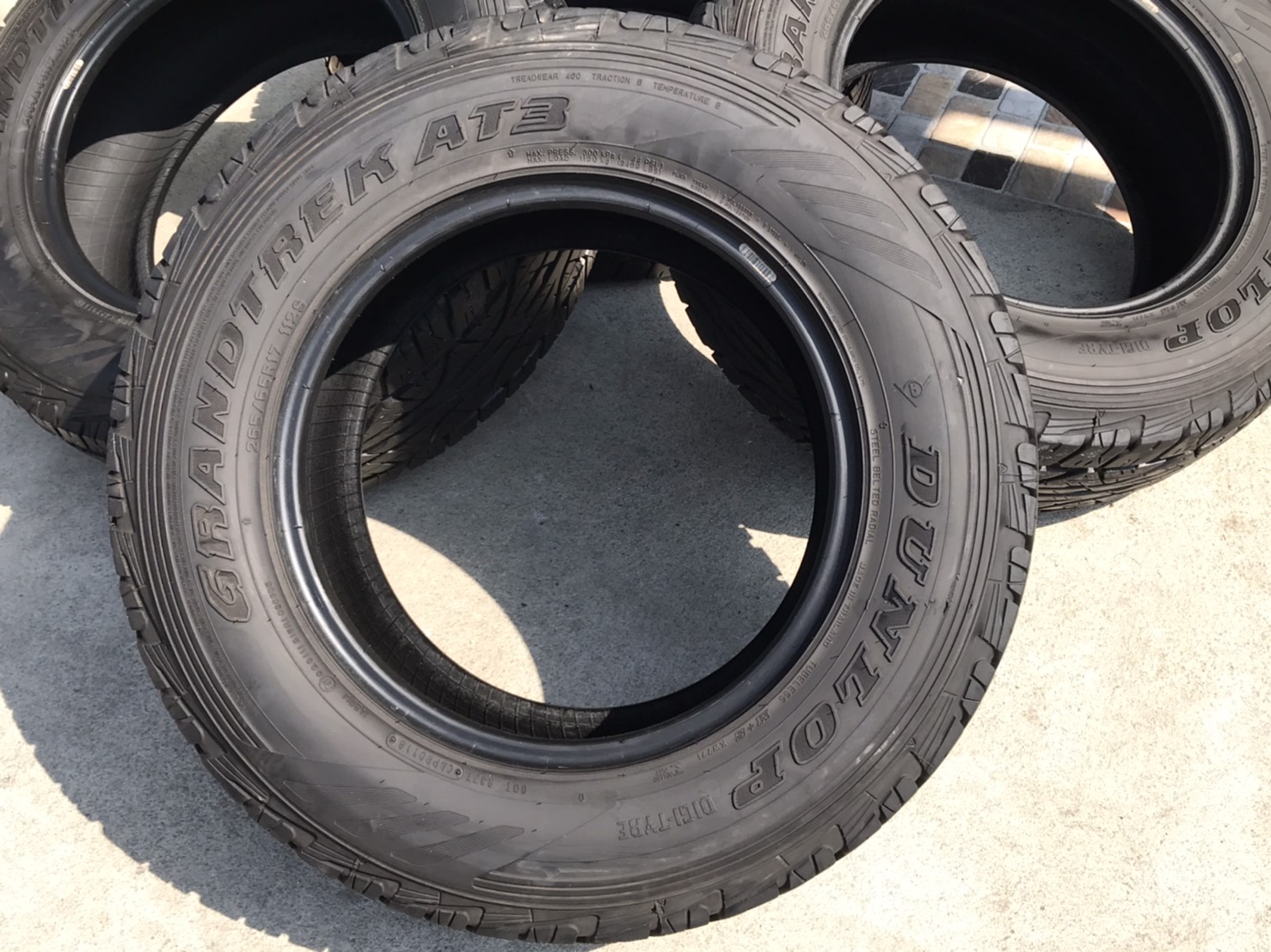 ยาง 265/65R17 ปี18 ดันลอป สภาพนางฟ้า ชุดนี้ลดราคาเหลือ 4700 บาท