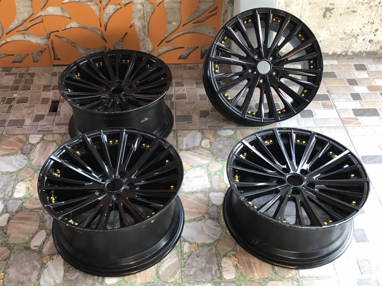 ล้อแม็กขอบ18นิ้ว5รู114 สวยๆ ชุดนี้ลดราคาเหลือ 6700 บาท