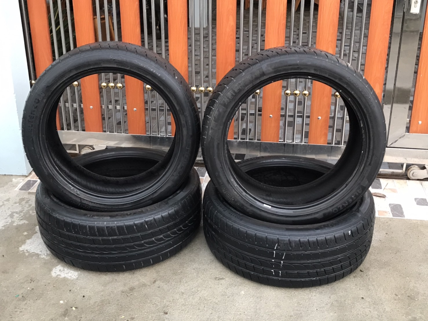ยาง​ 245/45ZR20​ ปี16​ สวยๆ​ ชุด​นี้​ลดราคา​เหลือ​ 1900​ บาท​