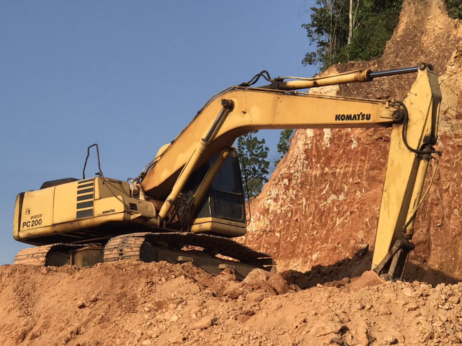 08/02/64ขายKOMATSU PC200-6 ไฟฟ้าครบ เอกสารอินวอยรถสภาพสวย