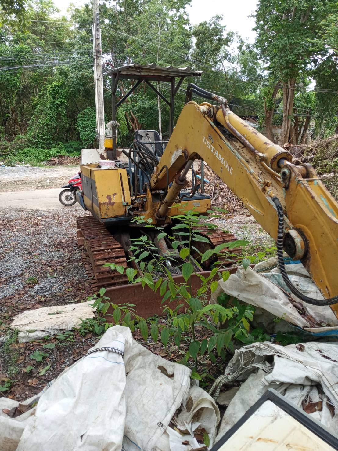 KOMATSU PC30-3 ขายตามสภาพ โทร083-181-4922 สุ