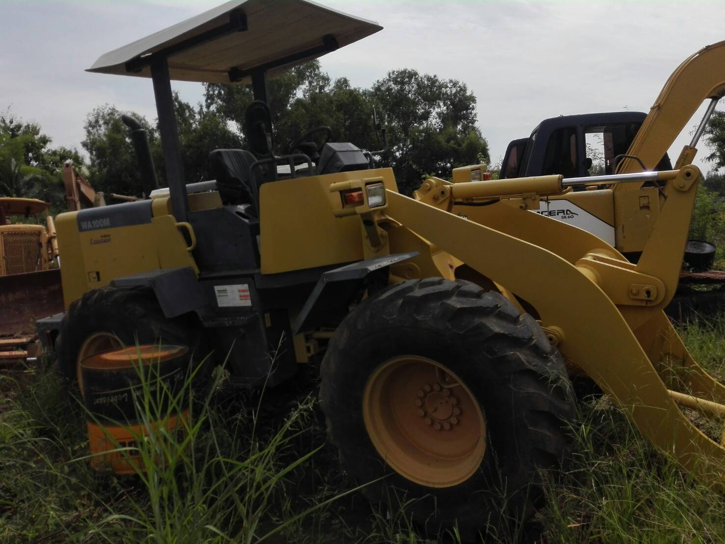 รถตักล้อยางKOMATSU WA100-3 เอกสารใบซื้อขายโทร083-181-4922 สุ