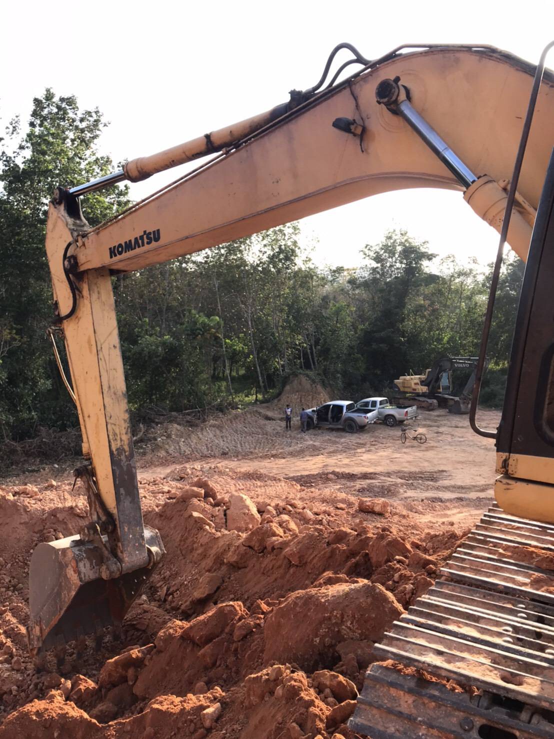 08/02/64ขายKOMATSU PC200-6 ไฟฟ้าครบ เอกสารอินวอยรถสภาพสวย