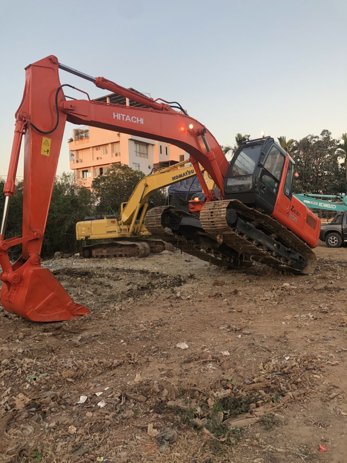 24/01/64.ขายHITACHI ZX200-1 สวยพร้อมใช้เครื่องปั้มดีไม่มีโหลด ไฟฟ้าเต็มช่วงล่างได้โซ่เฟลมสวยเอวแน่น