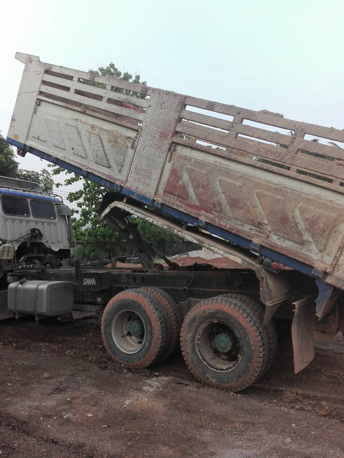 23/12/63.ขาย10ล้อดั้มพ์HINO FM3Mปี43 วางเครื่องJO8C260แรง มีใบคุมเครื่องพร้อม คอมนอก10,000 23/12/63.ขาย10ล้อดั้มพ์HINO FM3Mปี43 วางเครื่องJO8C260แรง มีใบคุมเครื่องพร้อม คอมนอก10,000
